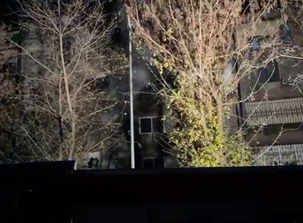 Zjarr në një apartament në Shkodër, shpëtojnë banorët e moshuar