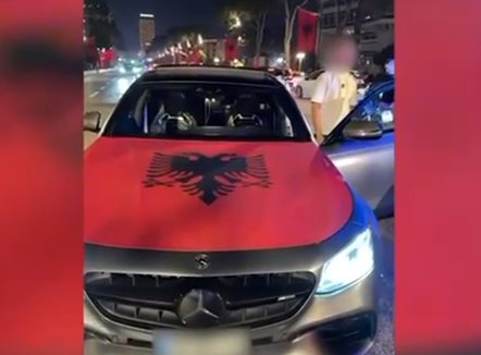 Xhiruan gomat në bulevard, e pësojnë tre shoferët në Ditën e Flamurit. U sekuestrohen makinat