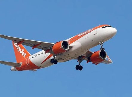 Rrezatimi diellor ndikon në sistemet e fluturimit, mijëra avionë ulen në tokë