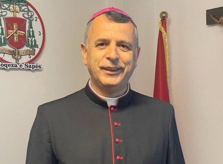 U nda papritur nga jeta, kush ishte ipeshkëvi i Vaut të Dejës