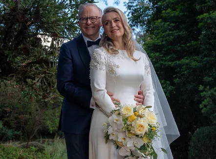 Martohet në moshën 62-vjeçare kryeministri australian Anthony Albanese, unazat i sjell qeni