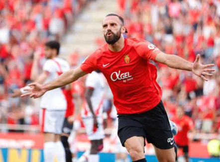 Vedat Muriqi shkëlqen në La Liga, dy gola ndaj Osasunas dhe kap Levandovskin