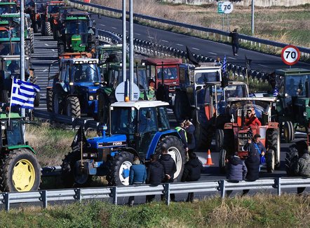 Fermerët grekë në protestë, policia paralajmëron qytetarët: Aksi Kakavijë–Janinë bllokohet të dielën