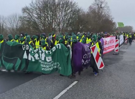 Protesta të dhunshme në Gjermani, policia shpërndan turmat