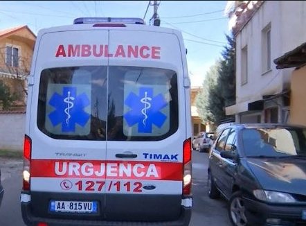 Plagosje me thikë në Vlorë