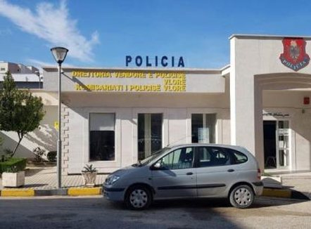 “Na kishte 70 mijë euro borxh”- Morën peng për disa ditë shtetasin nga Kosova, ‘zbërthehen’ para Policisë 3 vlonjatët
