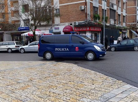 Sherr mes adoleshentëve pranë shkollës në Shkodër, plagosen me thikë 2 prej tyre