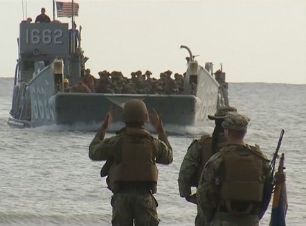 Maduro frikë nga “Piratët e Karaibeve”. Trump kërcënon: Gati operacionet tokësore në Venezuelë