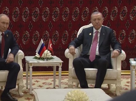 Putin takon Erdoganin, Presidenti turk: Ndalni sulmet në porte dhe infrastrukturë energjetike