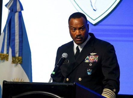 Jep dorëheqjen admirali amerikan që drejton trupat amerikane në Amerikën Latine