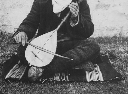 Lahuta shqiptare apo gusla serbe? Studiuesja që përgatiti dosjen, Armanda Hysa: UNESCO nuk certifikon pronësi apo vjetërsi