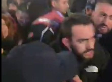 Përplasje mes policisë dhe protestuesve para Kryeministrisë