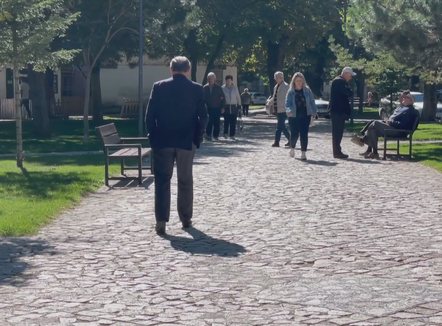 Remitancat prekin nivele rekord. Punojnë dhe jetojnë në emigrim, por sytë i mbajnë në atdhe