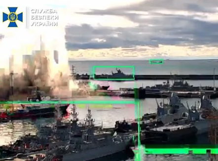 VIDEO| Momenti kur dronët ukrainas shkatërrojnë nëndetësen ruse 