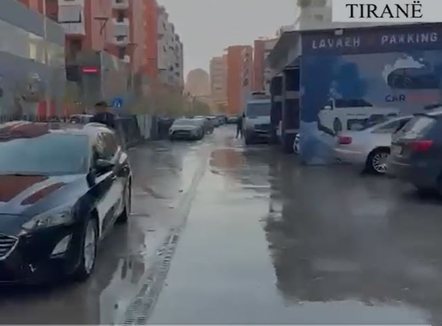 Shkarkonin ujëra të toksikuar në rrugë, bllokohen 15 lavazhe në kryeqytet, procedohen penalisht administratorët
