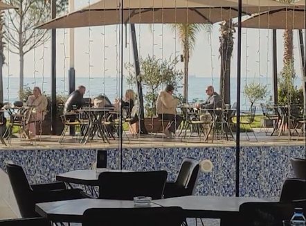 Nga Ballkani dhe Evropa, festat e fundvitit e mbushin Durrësin më turistë të huaj