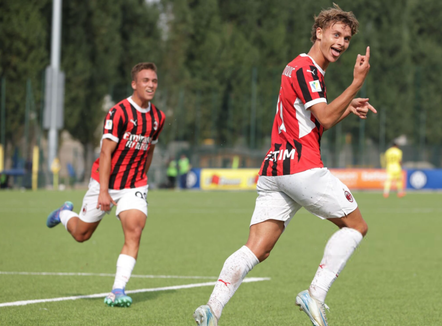 Milani drejt Arabisë Saudite pa qendërsulmues, Allegri grumbullon djalin e legjendës kuqezi