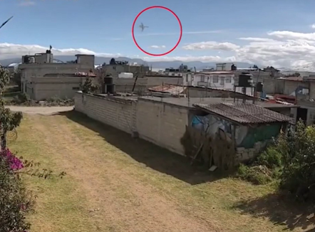 VIDEO| Aksident tragjik, rrëzohet avioni, 10 të vdekur, mes tyre edhe fëmijë 