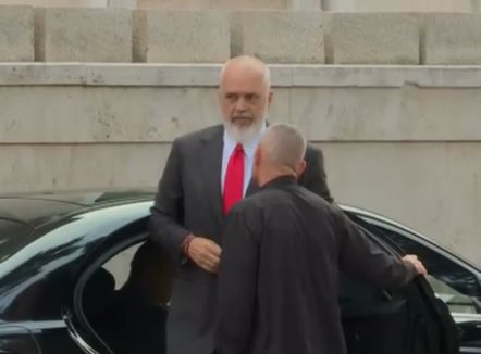 “Heqja e imunitetit të Ballukut”, Rama: Arrestet pa gjyq një fakt i turpshëm, do përgatitemi