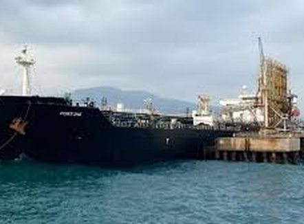 Trump urdhëron bllokimin e cisternave të naftës të sanksionuara brenda dhe jashtë Venezuelës, reagon qeveria e Maduros