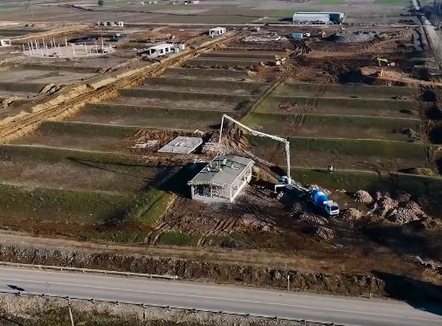 Rama ndan pamje nga ndërtimi i Qendrës së Eventeve në Korçë: Hapësira moderne për aktivitete e  koncerte me përmasa të mëdha