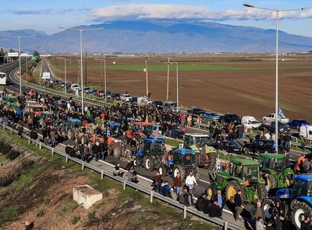 Bllokohet sërish sot aksi rrugor Kakavijë - Janinë