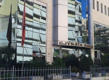 Shisnin drogë te moshat e reja në dy qytete, Prokuroria e Sarandës dërgon në gjyq 16 persona