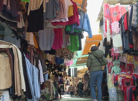 Vendasit nuk blejnë, turistët shpëtuan konsumin veçanërisht gjatë muajve të verës