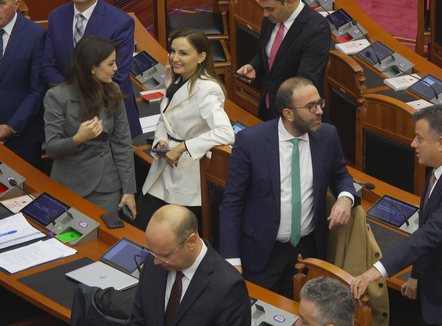 “Sekret hetimor” në kasafortë. Detajet e dosjes “Balluku” përplasin Peleshin me Bardhin  