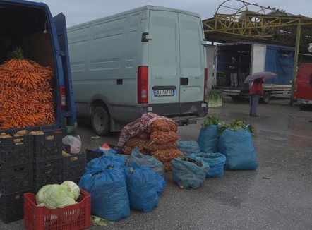 Gjobiten 6 grumbullues! Fiksuan çmimet në kurriz të bujqve, fruta-perimet i shisnin 115% më shtrenjtë