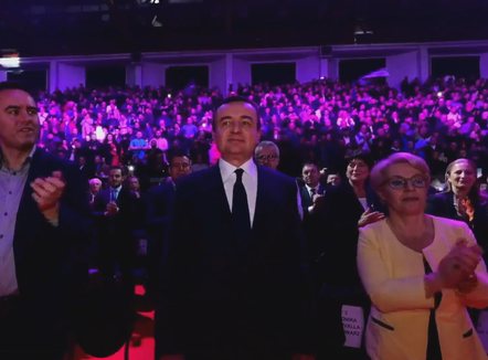 Hapet fushata në Kosovë, premtime për rritje pagash dhe pensionesh