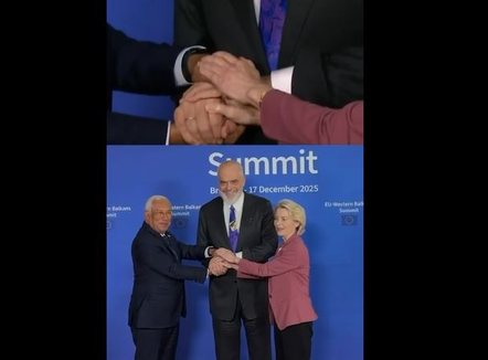 Rama ndan pamjet nga samiti në Bruksel, shtrëngime duarsh e përqafime me liderët europianë 