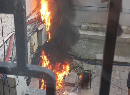 Kaosi në Kuvend, Braçe: Më në fund e morën pushtetin, Balla: Zjarr godinës me urdhër të Berishës