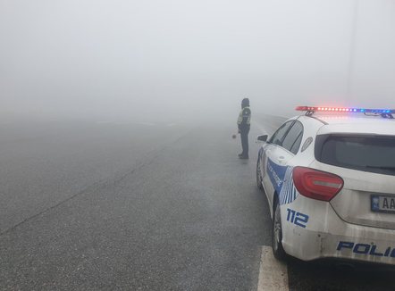 Mjegull në rrugën e Kombit, policia apel drejtuesve të mjeteve për kujdes 