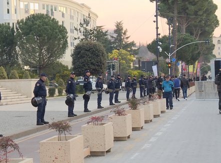 1300 efektivë policie dhe RENEA për protestën e opozitës, Lapaj largohet nga bulevardi 