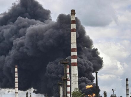 Zyrtarët ushtarakë të Kievit: Ukraina goditi terminalin e naftës në bregdetin rus