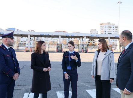 Ministrja Koçiu inspekton masat për menaxhimin e fluksit në Portin e Durrësit: Koordinim për të lehtësuar lëvizjen e qytetarëve