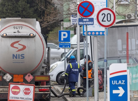 Vuçiç konfirmon bisedimet për t’ia shitur Industrinë Serbe të Naftës një kompanie hungareze