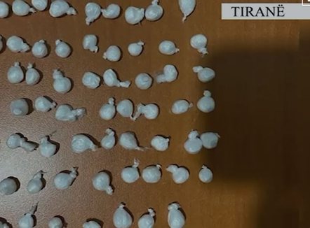 Shkatërrohet rrjeti i drogës në Tiranë, 22 të arrestuar për shitje kokaine e kanabisi në lokale, taksi dhe shpërndarje porosish