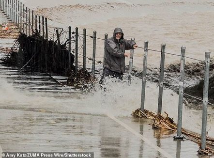Përmbytjeve shkatërruese në Los Angeles, shpallet gjendja e emergjencës