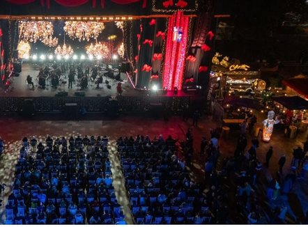 Tirana pret Krishtlindjen me koncertin “Tinguj & Fjalë” në Sheshin Skënderbej