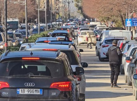 Menaxhimi i trafikut në Fier, policia rrugore shkresa edhe institucioneve për sinjalistikën