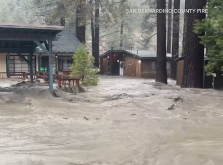 Rrezik nga rrëshqitjet e dheut, vijon alarmi maksimal në Kaliforni nga moti i keq me përmbytje