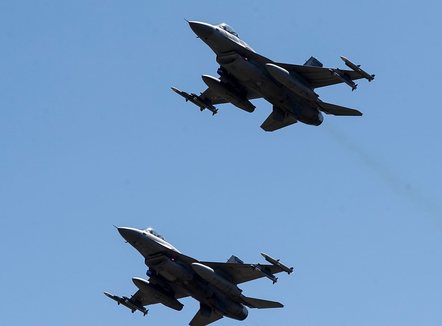 Polonia ngre në ajër avionët luftarakë pas sulmeve ruse në Ukrainë