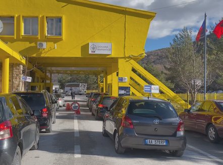 Festat e fundvitit, jo vetëm ardhje në atdhe, por dhe largime prej tij