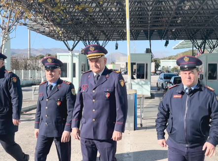 Radhët e gjata në kufi, inspektohet pika e kalimit kufitar të Kakavijës