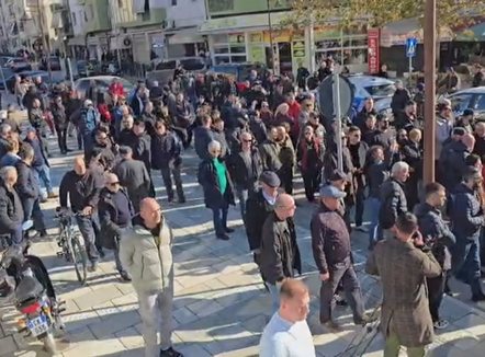 Pa furnizim prej 4 ditësh, Vlora proteston për mungesën e ujit në banesa