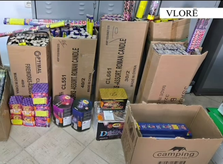 Sekuestrohen 691 fishekzjarrë në Vlorë, procedohet penalisht pronarja dyqanit