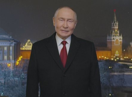 Putin uron rusët: Përshëndetje ushtarëve dhe komandantëve tanë në front