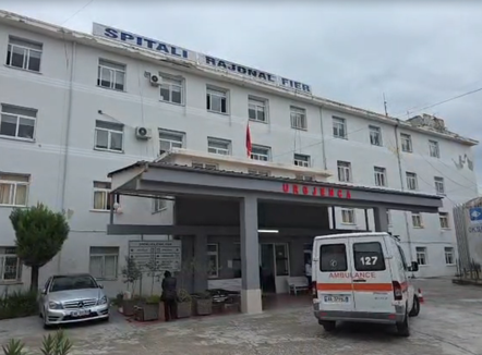 Fier, numër i lartë të rinjsh paraqiten në urgjencë pas festimeve të Vitit të Ri